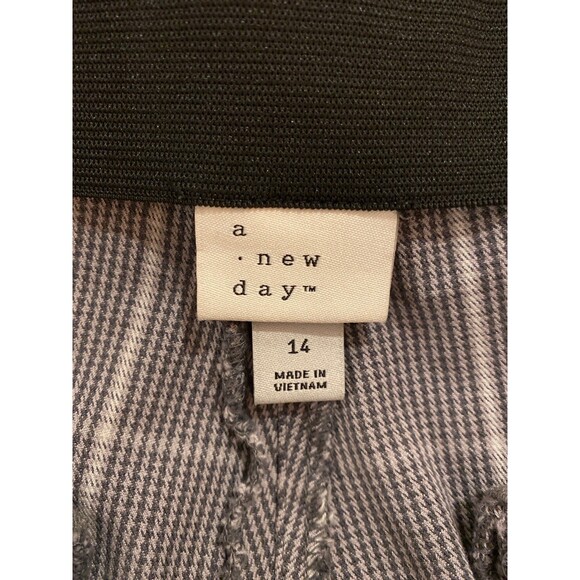 A New Day Pants Size 14 Cropped Black & White Striped Side Zipper Elastic Waist - Picture 8 of 12